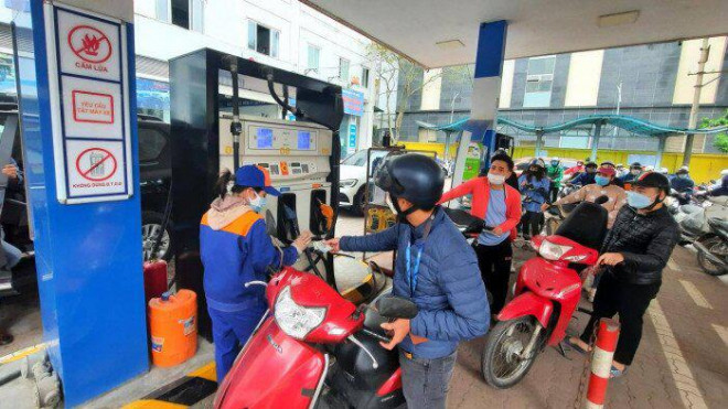 Tại thị trường Malaysia, giá xăng dầu đang được chính phủ nước này trợ giá và thông qua cơ chế điều chỉnh giá xăng dầu tự động do Bộ Công thương Malaysia điều hành