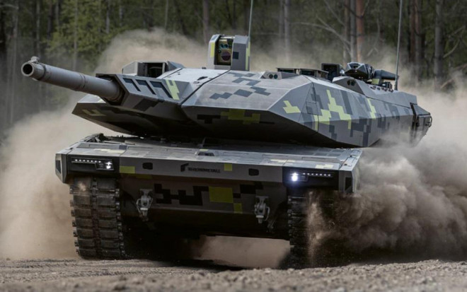 &nbsp;Xe tăng Panther KF51 phô diễn sức mạnh. Ảnh: AP