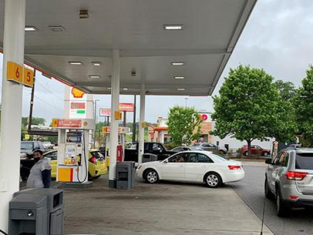 Thế giới - Các nước kiềm chế giá xăng dầu thế nào?