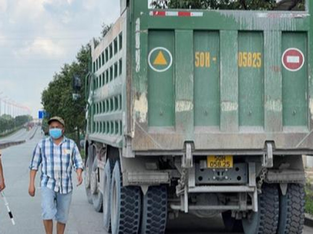 Tin tức trong ngày - Tài xế tiết lộ bất ngờ về xe "hổ vồ" với CSGT