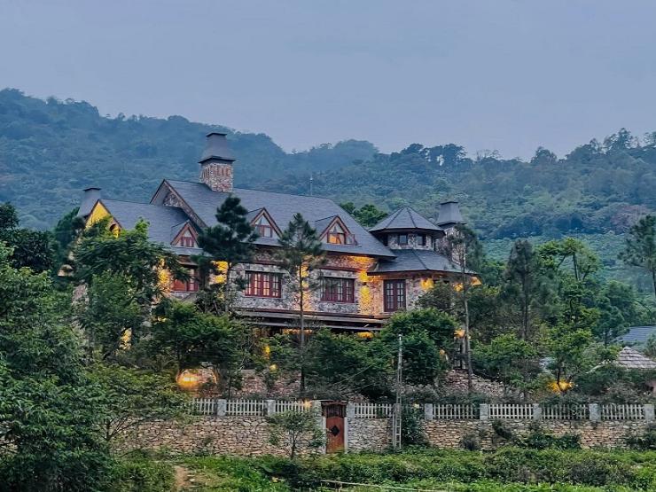 Chiêm ngưỡng căn nhà như tòa lâu đài trên đỉnh núi của nữ doanh nhân ở Hà Nội