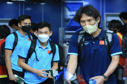 Bóng đá - HLV Gong cùng dàn SAO U23 Việt Nam tươi tắn trong ngày về Việt Nam