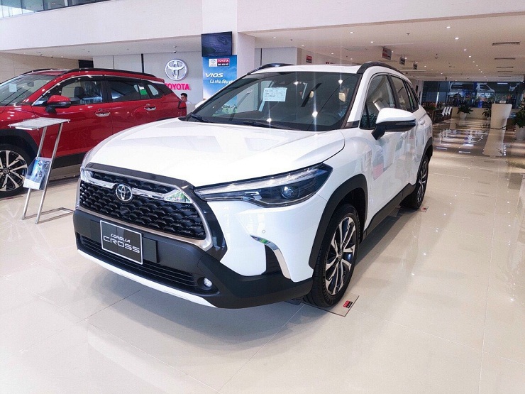 Nhu cầu mua ô tô mới của người dân vẫn tăng bất chấp giá xăng dầu liên tục lập kỷ lục