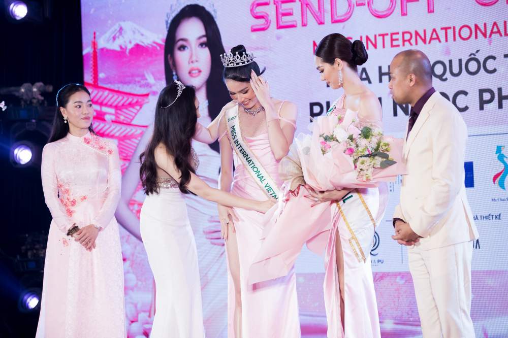 Trong top 3 Hoa hậu Việt Nam 2020, Phương Anh là người đẹp có thời gian chuẩn bị dài nhất trước khi dự thi quốc tế.