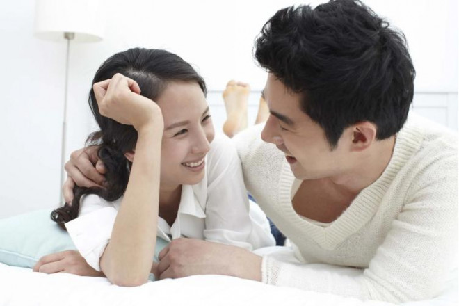 Đàn ông xuất tinh đau nên chia sẻ với vợ hoặc đối tác để tránh những hiểu lầm.