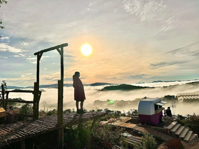 Đến một&nbsp;lúc nào đó rồi ta cũng mệt nhoài với những bon chen, thèm một&nbsp;phút bình yên để ngắm trời xanh cùng mây trắng...