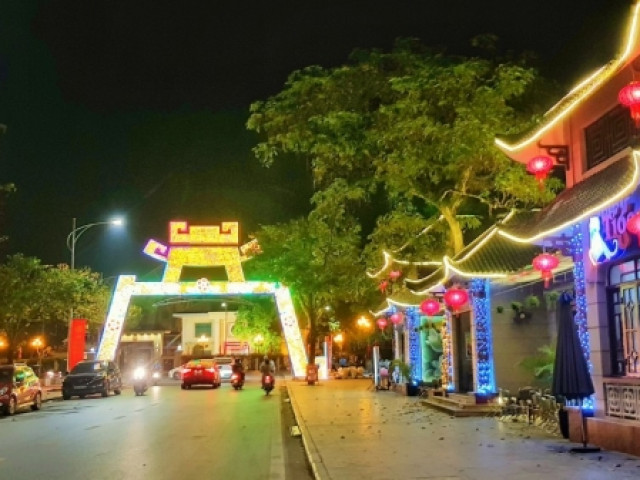 Du lịch - Gần 100 nghìn lượt khách đến phố đi bộ Sơn Tây sau một tháng khai trương