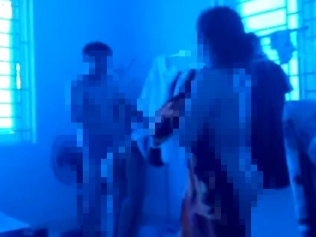 Pháp luật - Xác minh clip chủ tịch xã "không mảnh vải che thân" với nữ cán bộ ngay tại công sở