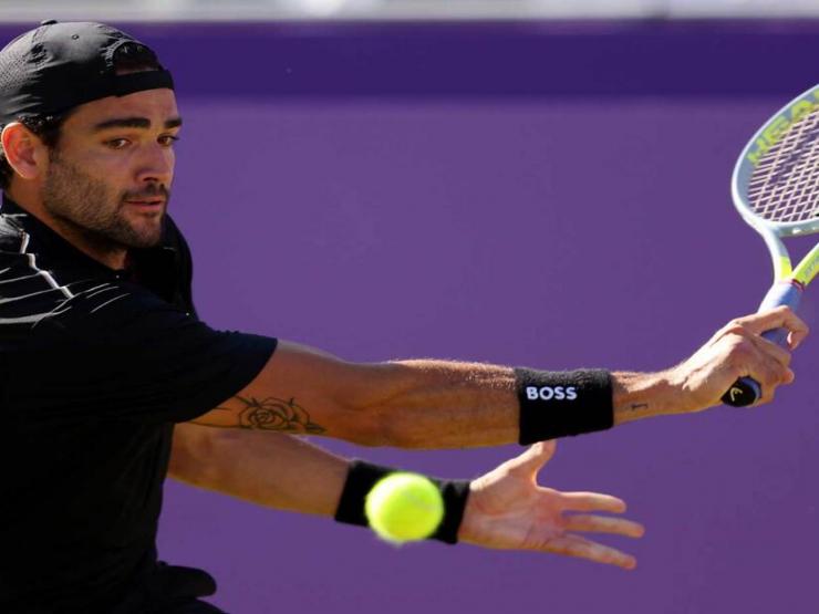 Thể thao - Siêu phẩm trái 1 tay "đại bàng tung cánh" của Federer xuất hiện trên sân cỏ