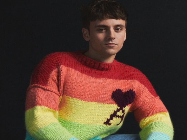 Thời trang - Những thiết kế đầy màu sắc cho tháng ủng hộ cộng đồng LGBT