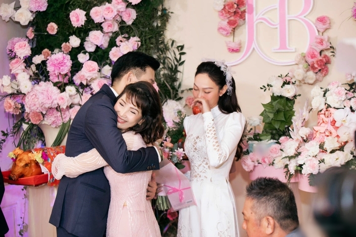 Minh Hằng nói gì về việc giấu mặt chồng trong lễ cưới? - 4