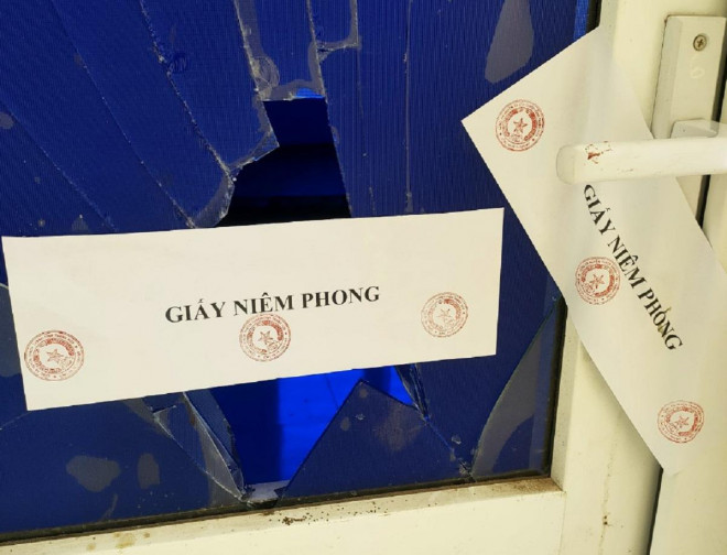 Căn phòng nơi ông G. bà H. bị bắt quả tang ở với nhau trong tình trạng “không mảnh vài che thân” đã được công an niêm phong