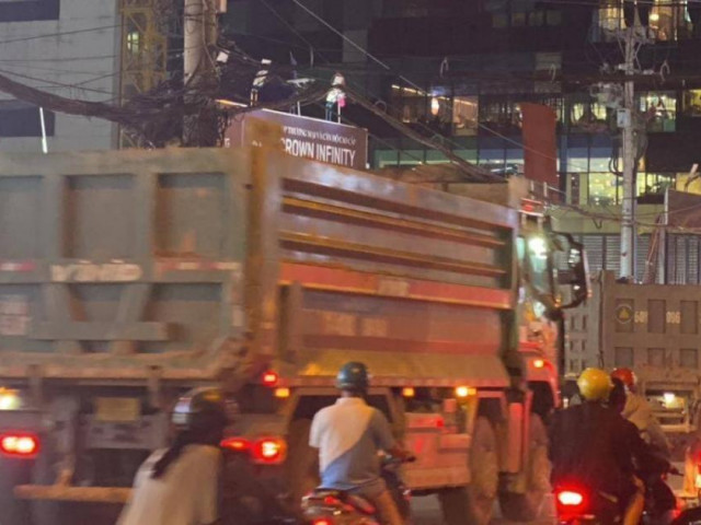 Tin tức trong ngày - Đoàn xe "vua" ngang nhiên chạy đường cấm ở TP Thủ Đức