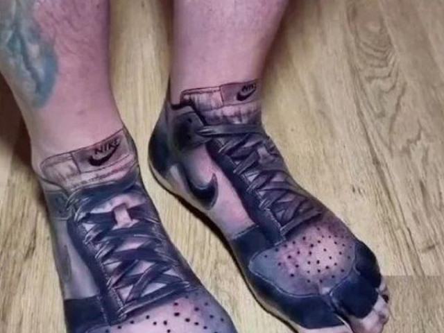 Phi thường - kỳ quặc - Quá mệt vì phải mua giày thường xuyên, người đàn ông quyết định làm một việc khó tin