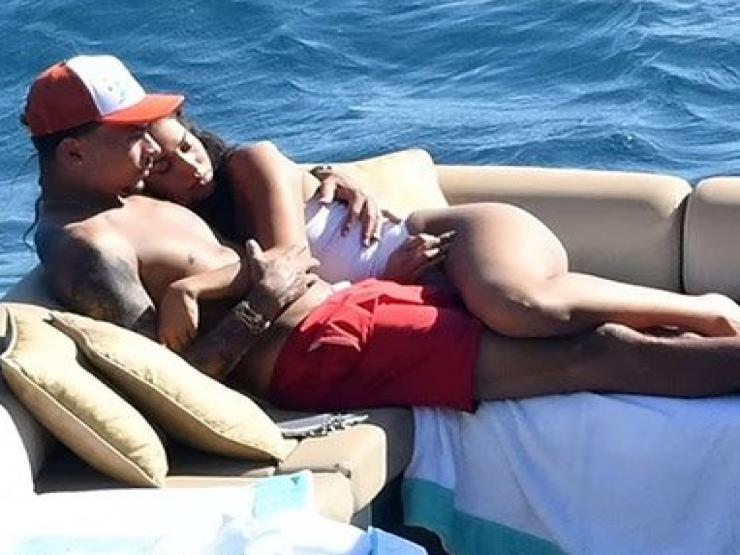 Đời sống Showbiz - Người mẫu áo tắm có body "rực lửa" khiến cầu thủ Everton si mê