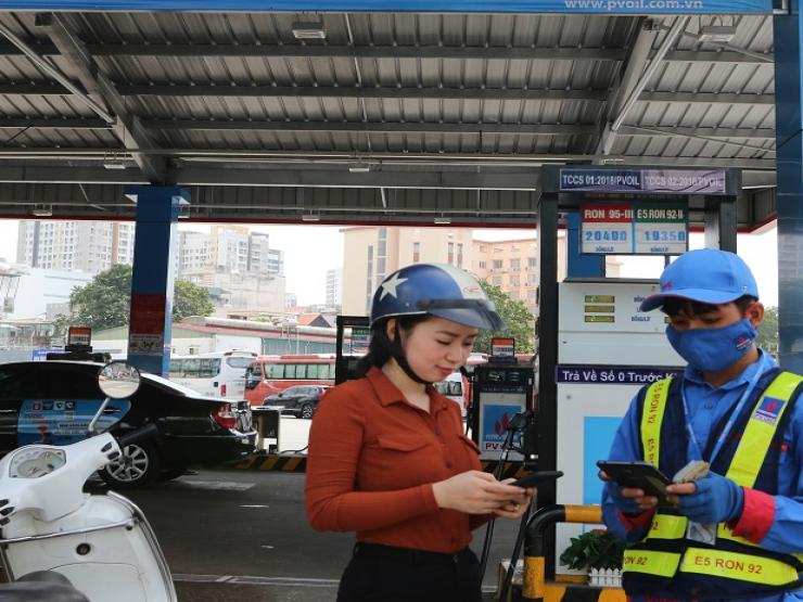 Thị trường - Tiêu dùng - Giá xăng “lập đỉnh”, người đi xe máy phải trả bao nhiêu tiền để đổ xăng đầy bình?