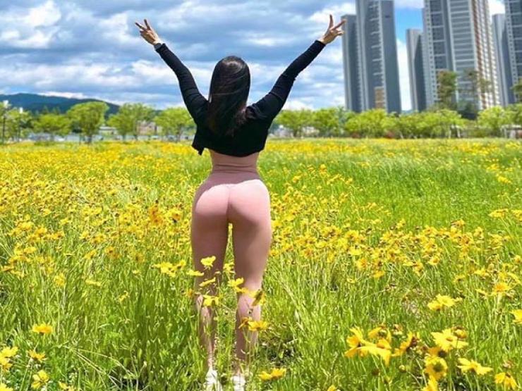 Thời trang - "Phú bà Sài thành sở hữu tòa cao ốc mang tên mình" đi đầu gu mặc quần tập