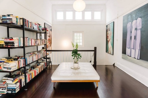 Dù có tuổi đời 80 năm nhưng căn biệt thự chưa
hề xuống cấp. Vợ chồng Bằng Lăng không cần tu sửa gì nhiều.