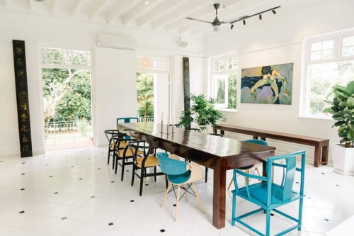 Cựu siêu mẫu chỉ vận chuyển đồ nội thất từ Mỹ
sang để có được không gian như ý.