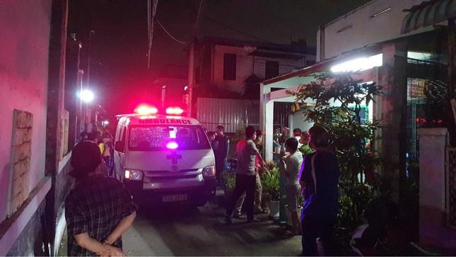 Lực lượng chức năng khám nghiệm hiện trường vụ nổ (ảnh MT)