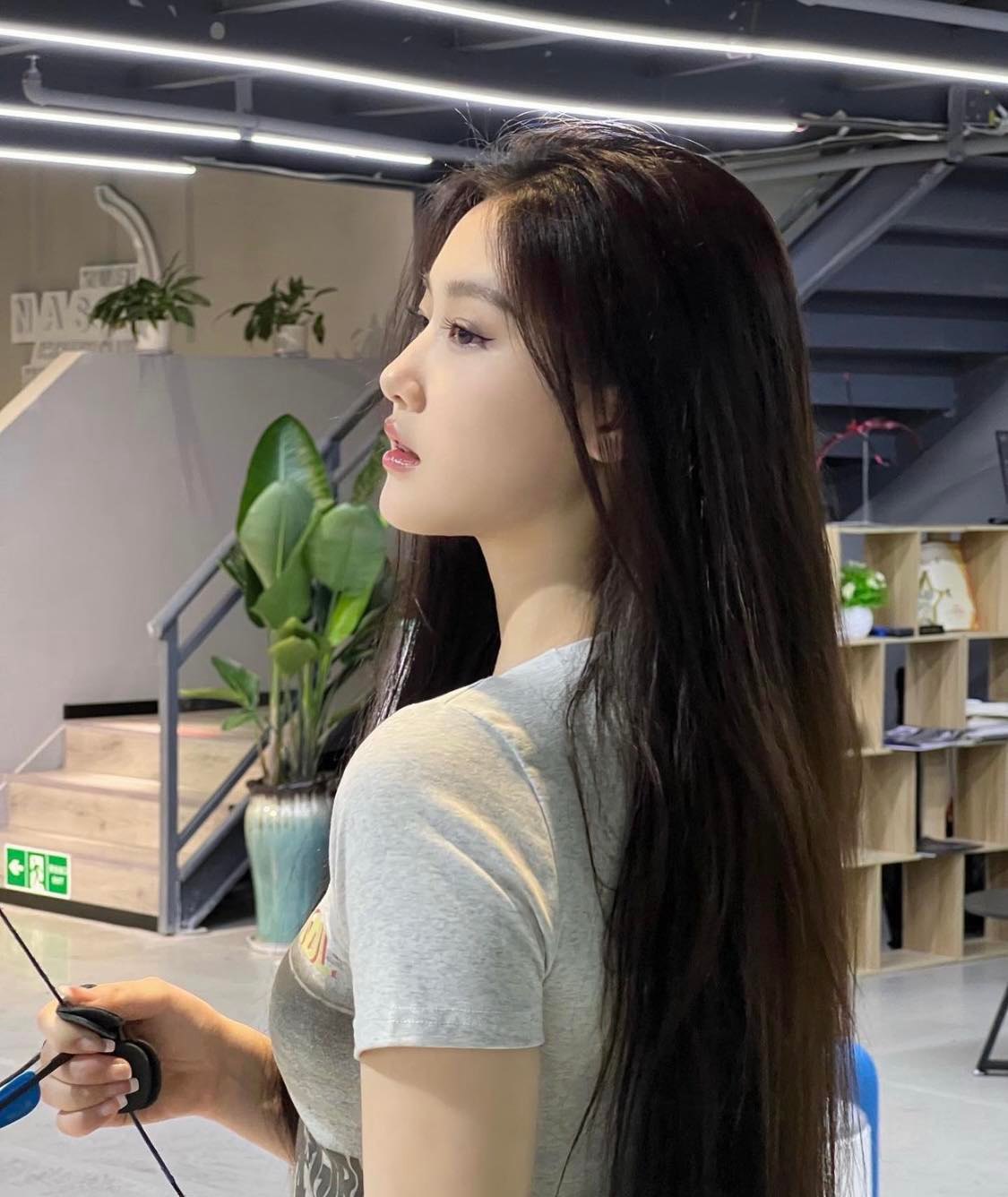 Nhan sắc của cô nàng được nhận xét có phần giống với Lưu Diệc Phi.