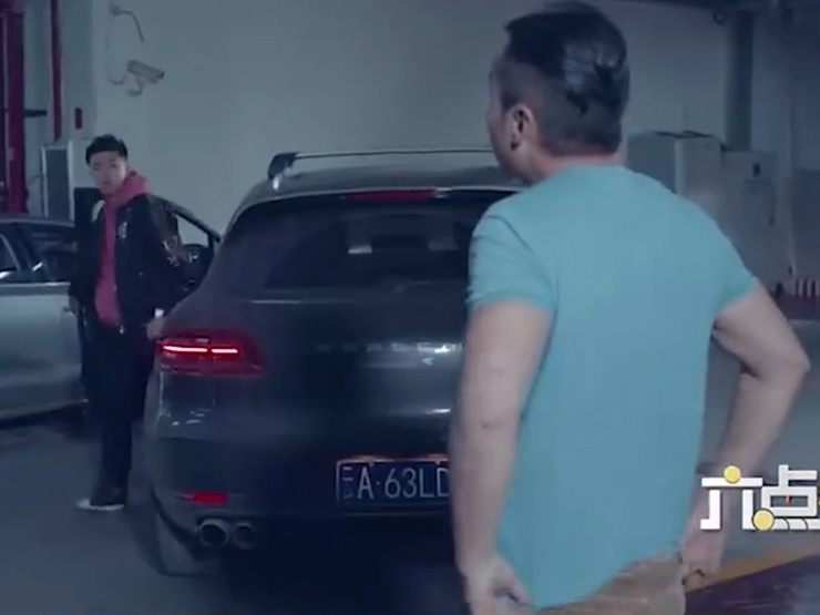 Clip hài hước - Dùng chiêu trò kiếm tiền ở bãi đậu xe, người đàn ông nhận cái kết