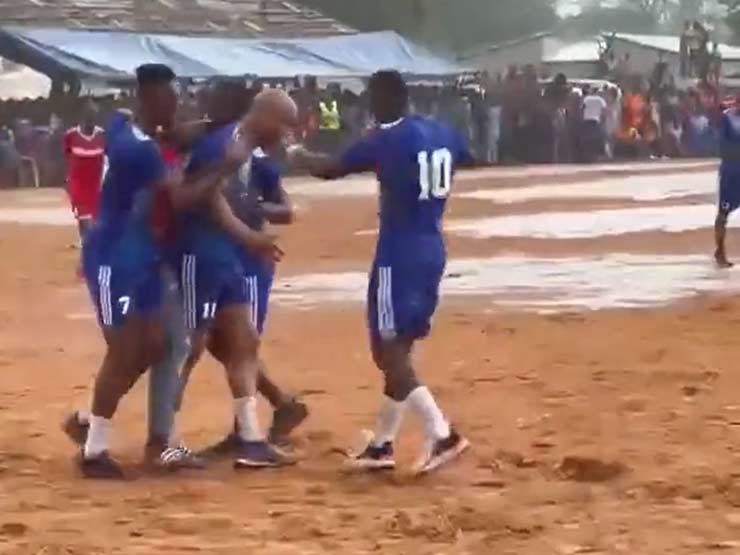 Bóng đá - Tin mới nhất bóng đá tối 16/6: Mane về quê đá bóng trên sân bùn lầy