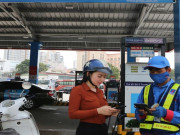 Thị trường - Tiêu dùng - Giá xăng “lập đỉnh”, người đi xe máy phải trả bao nhiêu tiền để đổ xăng đầy bình?