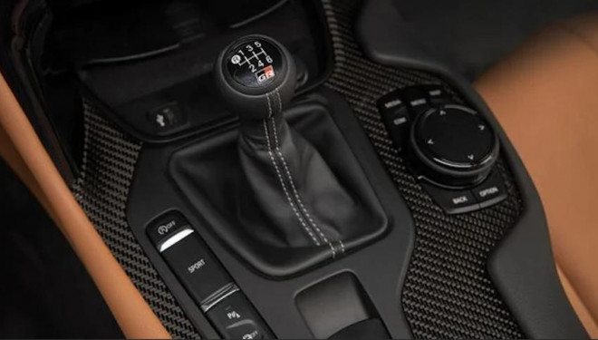 Xe hộp số tay giúp xe chạy nhanh hơn. Ảnh: Theo Hotcars.