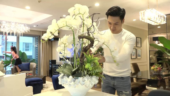Nam diễn viên rất chăm chút cho ngôi nhà đang ở.