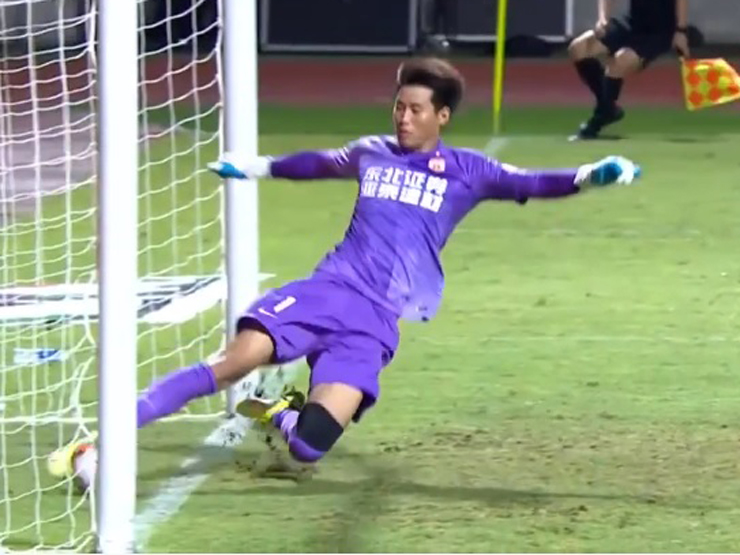 Bóng đá - Cực sốc giải Trung Quốc: Thủ môn biếu 2 bàn, nghi có "bàn tay đen"