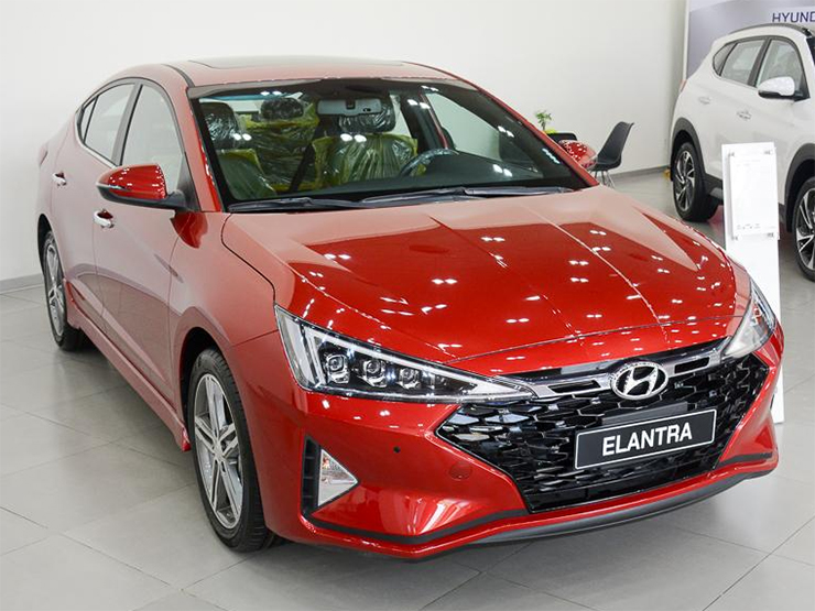 Giá xe Hyundai Elantra niêm yết và lăn bánh tháng 6/2022