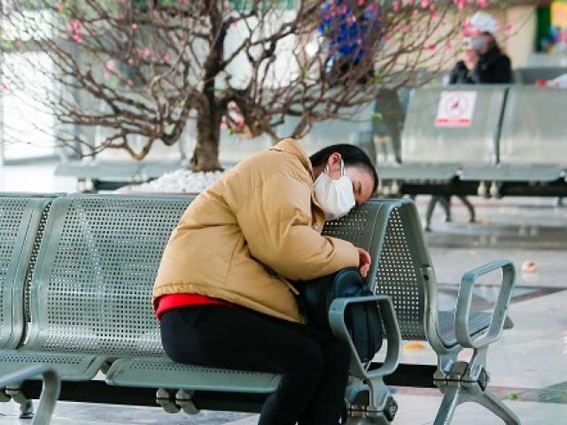 Hà Nội: Cảnh tượng chưa từng có ở bến xe ngày cận Tết Nguyên đán 2022