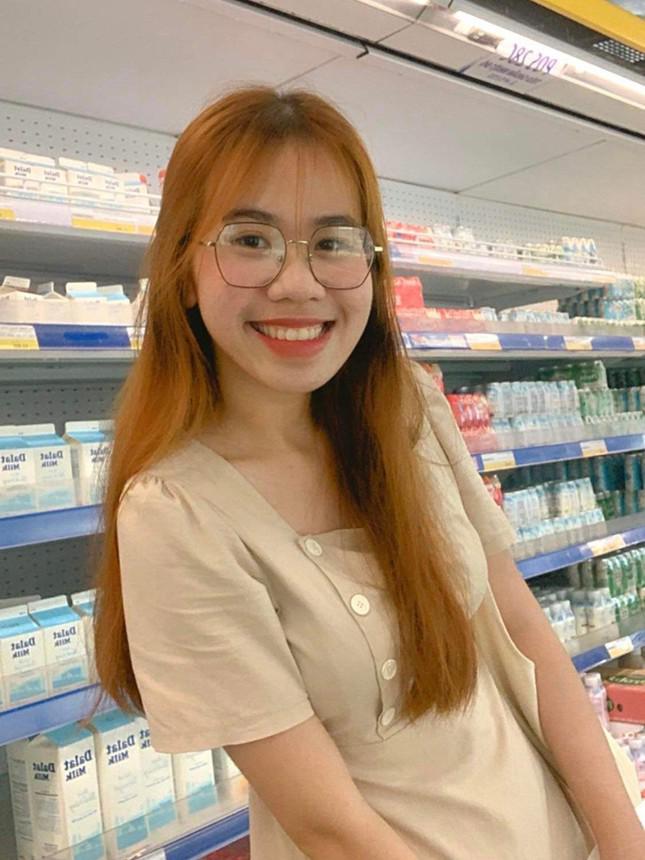 Hồng Nhung, lớp Báo Phát thanh K38 cho rằng định nghĩa trên dù để chú thích nghĩa bóng vẫn gây hiểu lầm và có thể ảnh hưởng đến những người đang làm nhà báo. Ảnh: NVCC