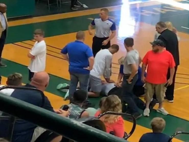 Bóng đá - Trọng tài nghề nguy hiểm: Người bị đánh chết, kẻ được cầu thủ cứu sống