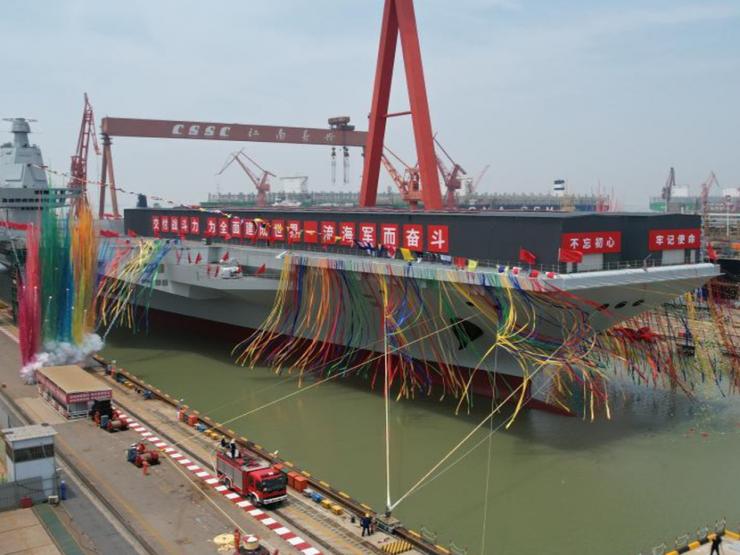 Thế giới - TQ chính thức hạ thủy tàu sân bay "cây nhà lá vườn" hiện đại nhất