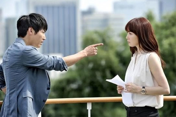 Tôi đau khổ, dằn vặt khi biết được sự thật của chồng. (Ảnh minh họa)