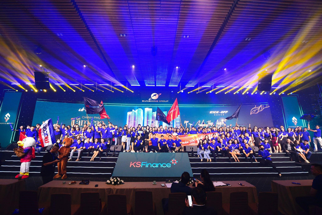 Không khí bùng nổ khi các chiến binh sales quyết tâm “Chinh phục tầm cao thượng đỉnh”