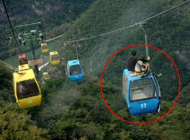 Công nhận ngồi trên này mát hơn hẳn đấy.
