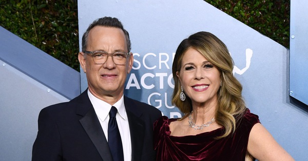 Tom Hanks và vợ thường xuyên đi cùng nhau ở các sự kiện. Hai người cùng sinh năm 1956