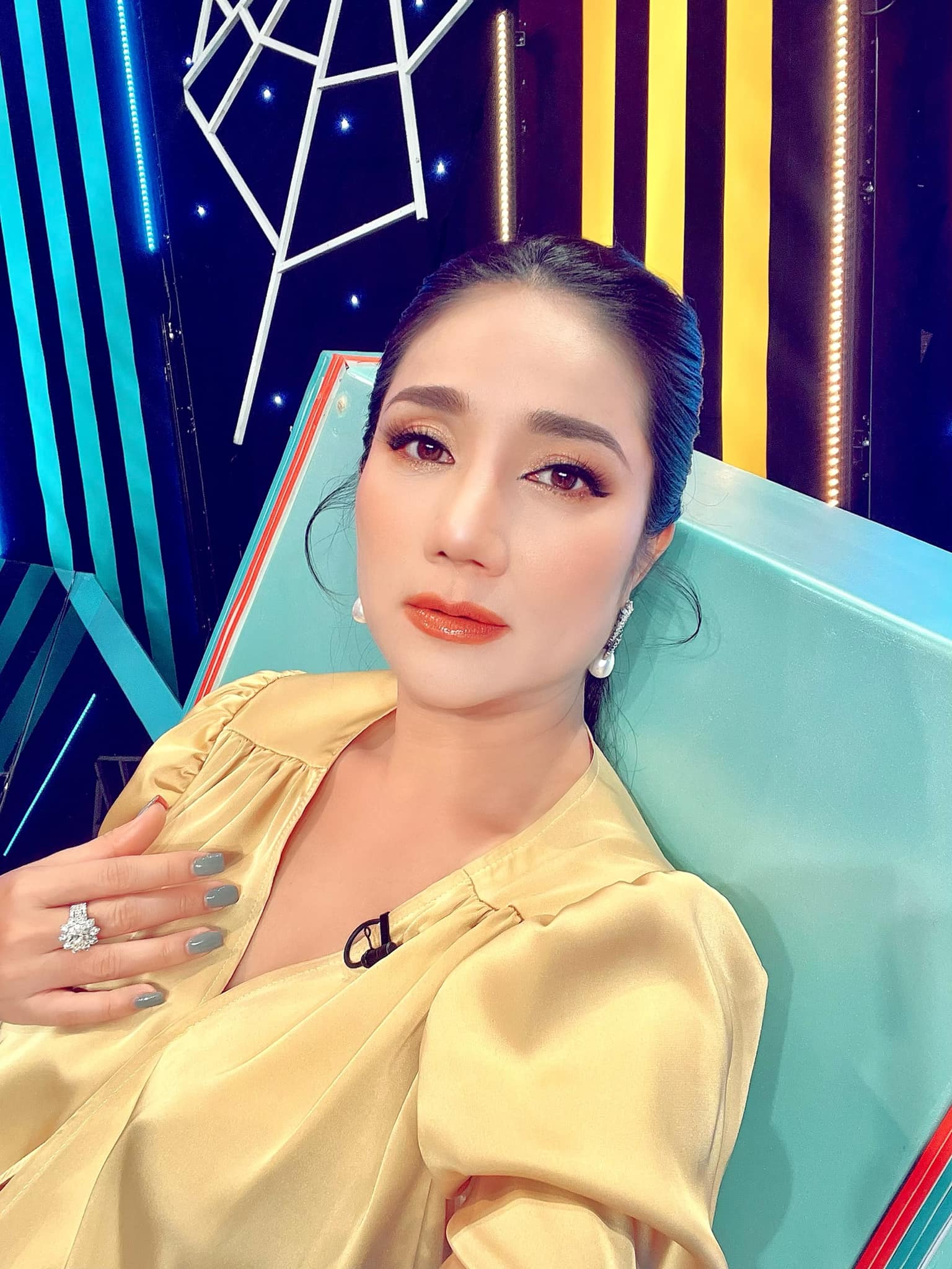 “Bà mối quốc dân” khoe nhan sắc mặn mà U50 hiếm người sánh được - 3