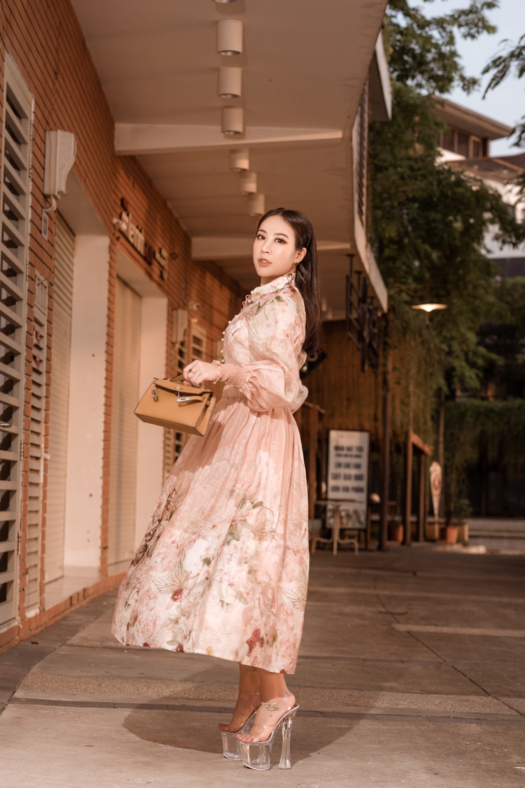 Một mình nuôi hai con lại độc lập kinh doanh thành công, Diễm Hằng tạo động lực cho không ít chị em.