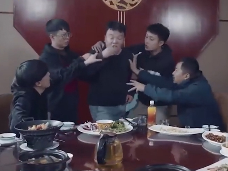 Clip hài hước - Tác hại của bia rượu khiến chúng ta không thể lường trước được hậu quả