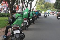 Thị trường - Tiêu dùng - Quay cuồng trong “cơn lốc” xăng tăng giá, loạt tài xế công nghệ nói gì?