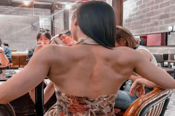 Làm đẹp - Gymer Buôn Ma Thuột khoe body ở quán cà phê khiến nam giới vừa sợ vừa mê