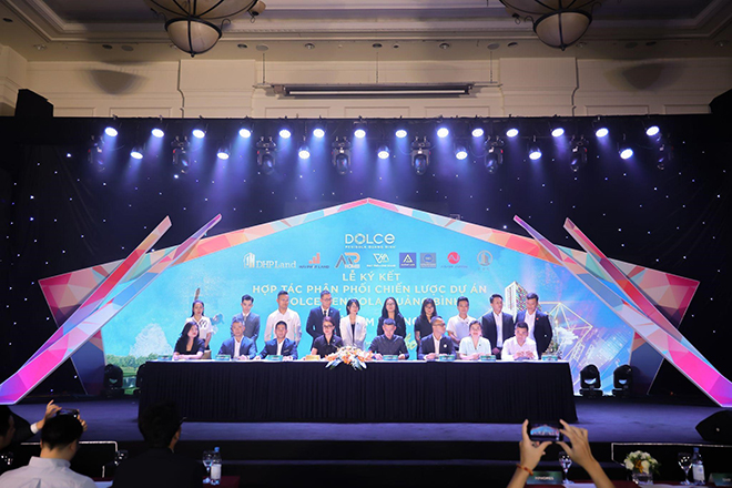 VHA Group đồng hành cùng các đại lý trong Lễ ký kết hợp tác phân phối chiến lược dự án Dolce Penisola Quảng Bình tại sự kiện