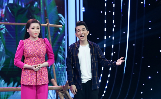 Bên cạnh những tâm sự, cặp đôi nghệ sĩ cải lương Minh Trường – Nhã Thy còn mang đến giọng hát ngọt ngào của mình qua loạt ca khúc ghi dấu ấn tên tuổi