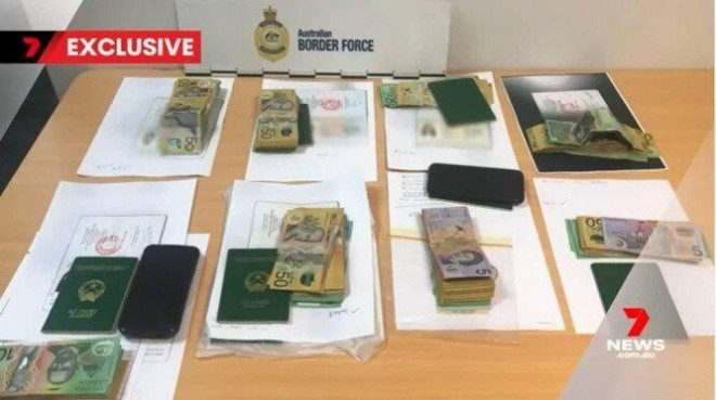 Hình ảnh trong clip của hãng tin 7 News của Australia đăng tải việc 9 tiếp viên hàng không của Việt Nam bị bắt giữ