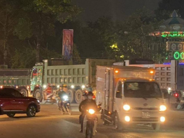 Tin tức trong ngày - Bản hợp đồng mở đường cho xe "vua" lộng hành đường cấm ở Thủ Đức