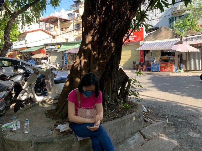 Hoàn tất thi Toán vào lớp 10: Sĩ tử reo mừng, đề thi dễ thở - 16